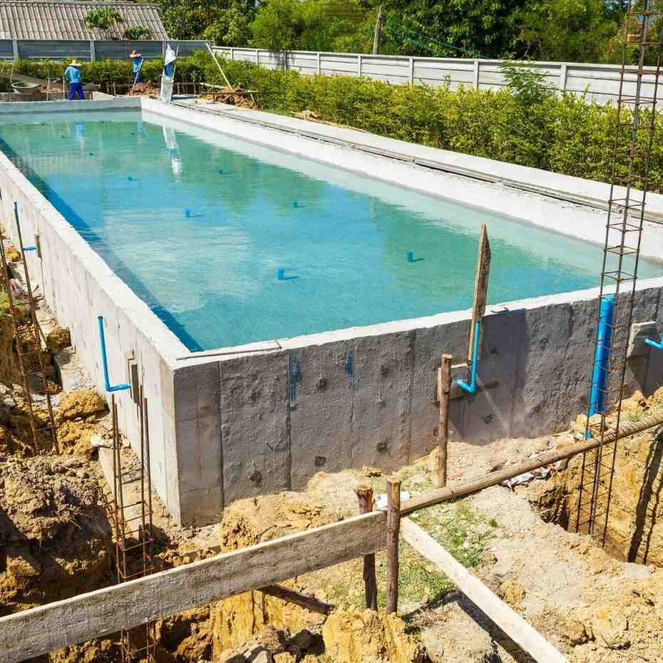 10 Must-Have Swimming Pool Accessories for 2025